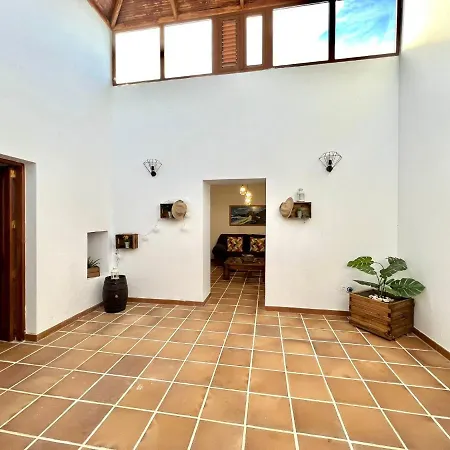 Casa Grande Con Freewifi, Terraza, Barbacoa Y Vista A Montana * Haría