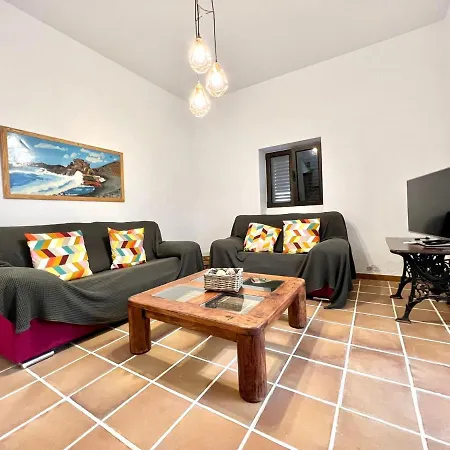 Vakantiehuis Casa Grande Con Freewifi, Terraza, Barbacoa Y Vista A Montana