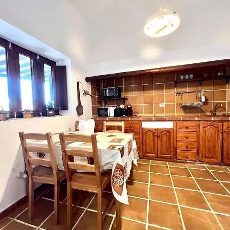 Vakantiehuis Casa Grande Con Freewifi, Terraza, Barbacoa Y Vista A Montana *