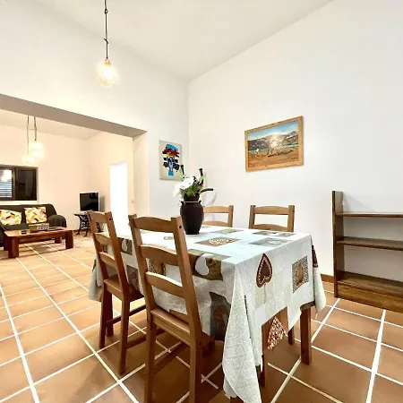 Vakantiehuis Casa Grande Con Freewifi, Terraza, Barbacoa Y Vista A Montana